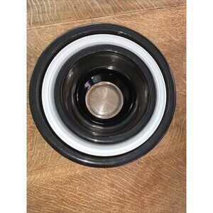 Pyrex mixing bowls vintage, 2 black, 1 white. White bowl has light scratches.